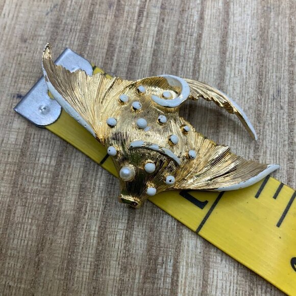 Vintage Gold Tone White Enamel Tropical Fish Pin Brooch - Picture 5 of 5